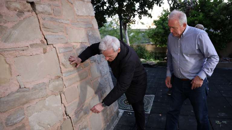 Πώς έγιναν οι ρηγματώσεις στις Βούτες Ηρακλείου - "Το φαινόμενο εντάθηκε με τη διαρροή νερού"