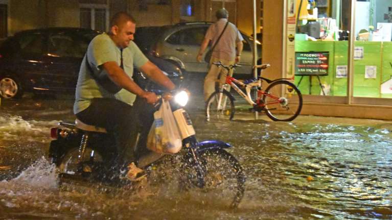 Κακοκαιρία Elias: Προειδοποιητικό μήνυμα 112 στο Ξυλόκαστρο για χαλαζοπτώσεις και καταιγίδες -  Κλειστά τα σχολεία την Τρίτη