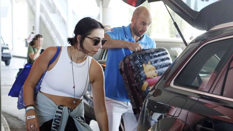 Η Ολυμπία Χοψονίδου στο πλευρό του Βασίλη Σπανούλη στο αεροδρόμιο &quot;Ελευθέριος Βενιζέλος&quot;