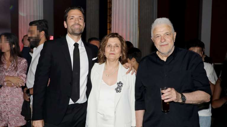 H Φωτεινή Αργυρού στον γάμο του γιου της: Η εντυπωσιακή εμφάνιση και οι ευχές