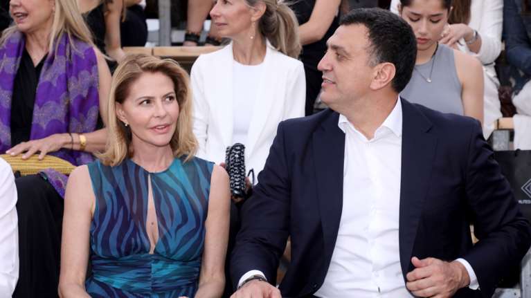 Η υπέροχη αυλή του σπιτιού της Τζένης Μπαλατσινού στην Πάτμο - Η εξωτερική τραπεζαρία