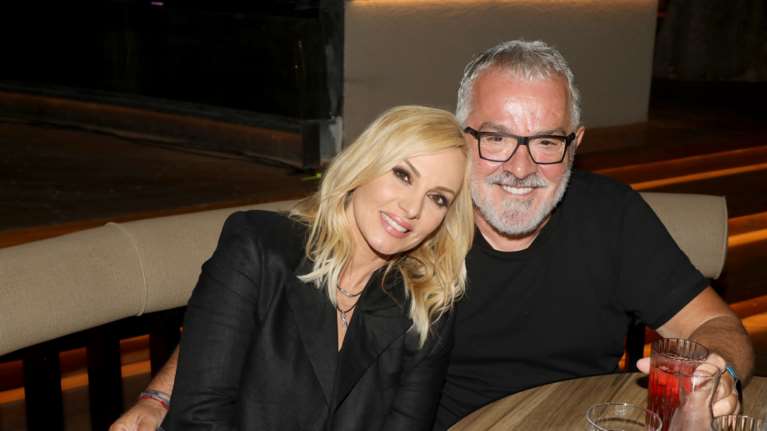 Η 14χρονη κόρη της Πέγκυς Ζήνα και του Γιώργου Λύρα σε ένα σπάνιο κλικ - &quot;Ίδια η μαμά της με καστανά μαλλιά&quot;