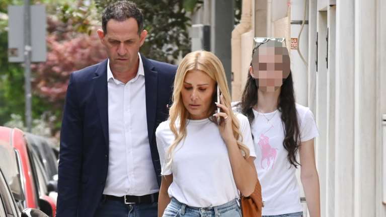 Νατάσα Θεοδωρίδου: Εξόρμηση στα μαγαζιά με τον αδερφό της, Θαλή και την ανιψιά της στο Κολωνάκι