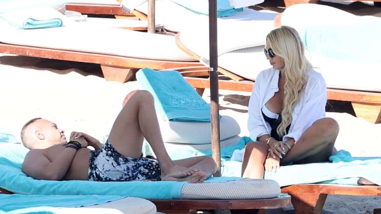 Κωνσταντίνα Σπυροπούλου: Οικογενειακές βουτιές - Τα παιχνίδια με τα κουβαδάκια στην παραλία