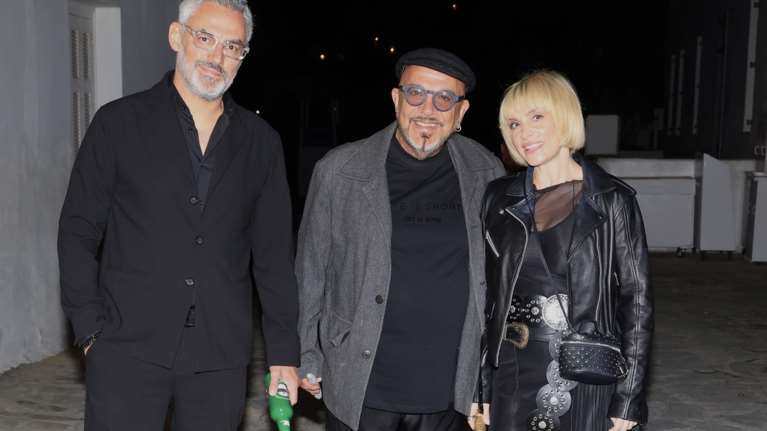 Ελεωνόρα Ζουγανέλη: Στη Μύκονο με τον Νίκο Συρίγο και τον πατέρα της, Γιάννη Ζουγανέλη [εικόνες]