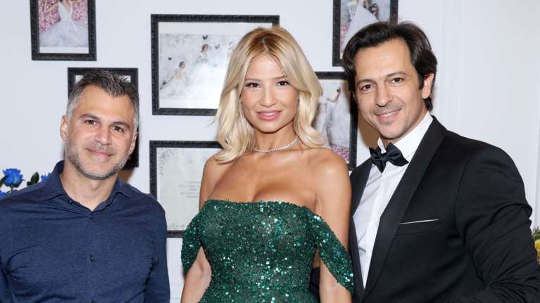 Φαίη Σκορδά: Στο Κολωνάκι με το απόλυτο party dress για το ρεβεγιόν - H super glam εμφάνιση με μίνι φόρεμα με παγιέτες