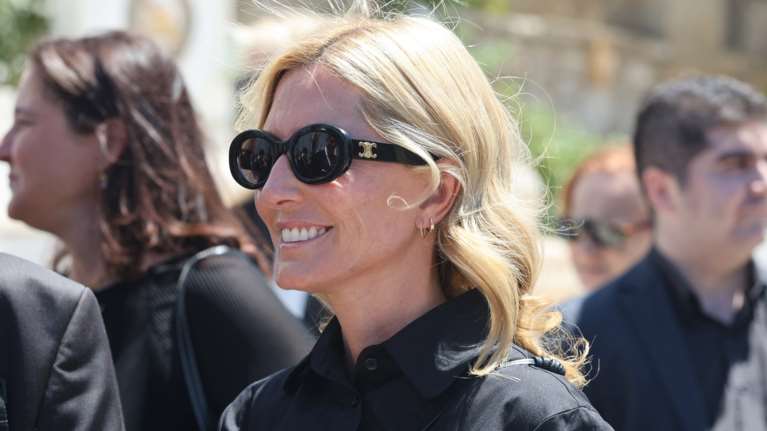 Μαρί Σαντάλ: Mε φόρεμα 3.500 δολαρίων στην Αθήνα - To κρεπ φόρεμα της σχεδιάστριας που αγαπούν οι royals