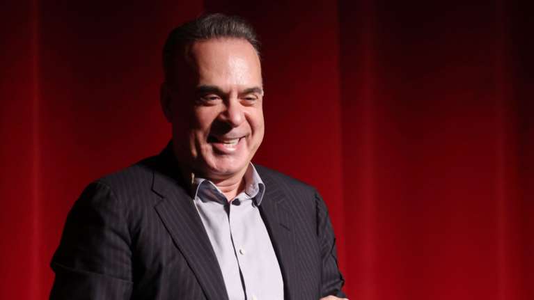 Παντρεύτηκε στο Δημαρχείο Αθηνών ο Φώτης Σεργουλόπουλος: Τον πάντρεψε με τον αγαπημένο του ο Χάρης Δούκας