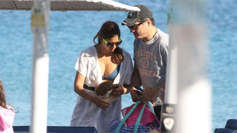 Σταματίνα Τσιμτσιλή: Με καφτάνι σε ιταλικό εστιατόριο στην Αντίπαρο - Η συνάντηση με τον Σαρούνας Γιασικεβίτσιους