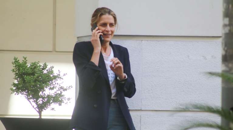 Τατιάνα Μπλάτνικ: Casual chic στο Παγκράτι