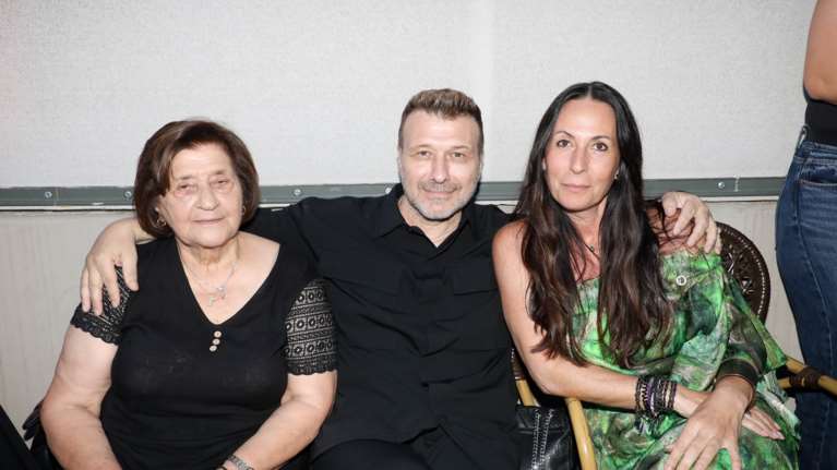 Σύσσωμη η οικογένεια....Πλούταρχου σε μία ξεχωριστή στιγμή του Γιώργου Κακοσαίου