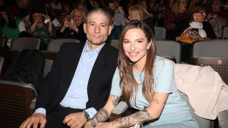 Εριέττα Κούρκουλου Λάτση - Βύρωνας Βασιλειάδης: Συνοδεύουν τον Νίκο τους στο σχολείο του