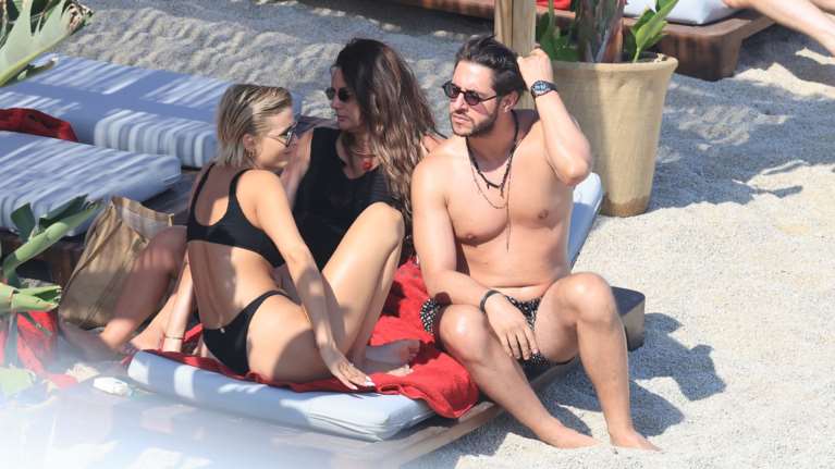 Κατερίνα Λιόλιου: Σε πλαζ της Μυκόνου με τον σύντροφό της