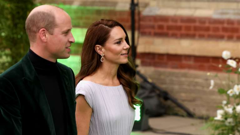 Ο αγενής Γούλιαμ χώρισε την Κέιτ από το τηλέφωνο: Η συντετριμμένη Μίντλετον και η εκδίκηση στο πάρτι όπου πήγε ντυμένη νοσοκόμα