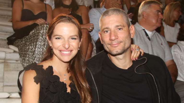 Εριέττα Κούρκουλου - Λάτση: Στο Ηρώδειο με μαύρο μίνι φόρεμα και μπαλαρίνες - Η πρώτη δημόσια εμφάνιση της εγκυμονούσας