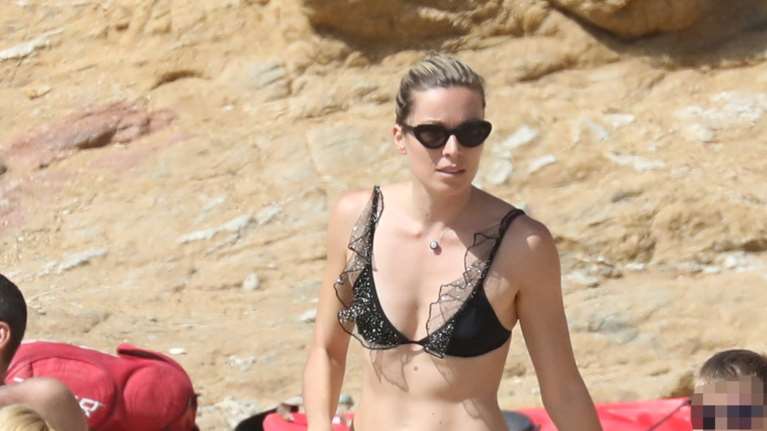 Η Μαριέττα Χρουσαλά με λεοπάρ μπικίνι στη Μύκονο