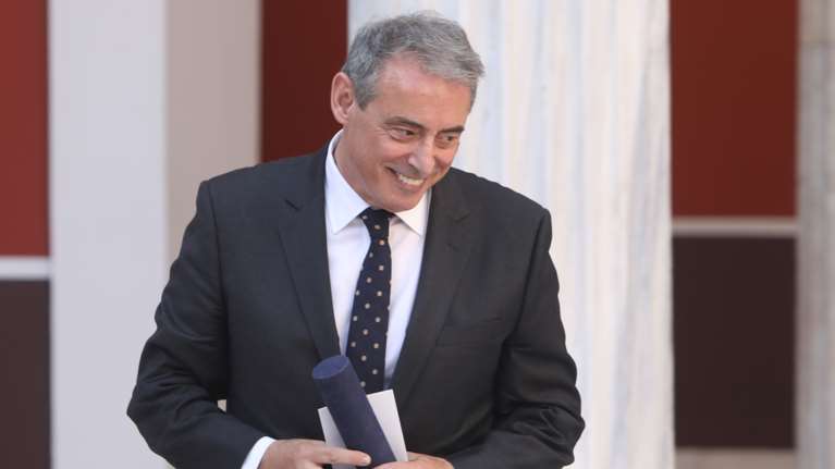 Στο νοσοκομείο με οξύ πόνο ο Ιορδάνης Χασαπόπουλος- Θα επιστρέψει σύντομα διαβεβαίωσε η Ανθή Βούλγαρη