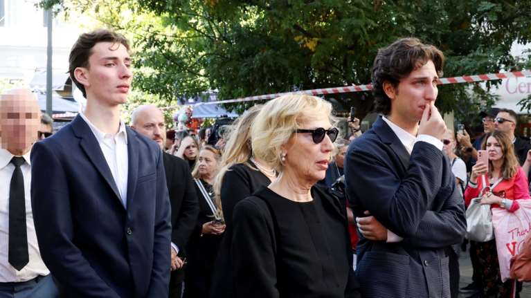 Σπάνια δημόσια εμφάνιση του εγγονού του Διονύση Σαββόπουλου