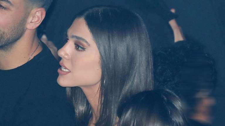 Σαν να βλέπεις τη Βανδή στα νιάτα της: Η Μελίνα Νικολαΐδη στα μπουζούκια με στιλ και μακιγιάζ που θύμισε τη μητέρα της