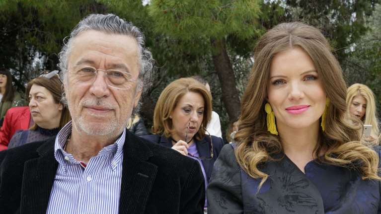 Σιένα Τριανταφυλλοπούλου: Η κούκλα κόρη της Κιμ Κίλιαν και του Τριανταφυλλόπουλου στην τελετή αποφοίτησής της