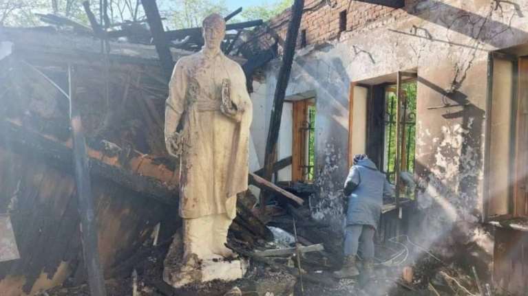 Πόλεμος στην Ουκρανία: Οι Ρώσοι βομβάρδισαν μουσείο - &quot;Άφωνος&quot; ο Ζελένσκι από την καταστροφή [εικόνες]