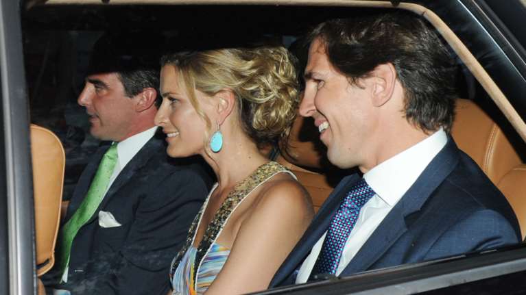 Η Τατιάνα Μπλάτνικ στο Μπάκιγχαμ με το φόρεμα που λατρεύει η Κέιτ: Ο Παύλος, η Θεοδώρα και η συνάντηση με τον Κάρολο