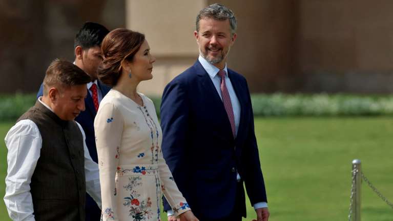 Οι royals με τις παντόφλες: Η εμφάνιση του πριγκιπικού ζεύγους από τη Δανία που τους έκανε να ντραπούν