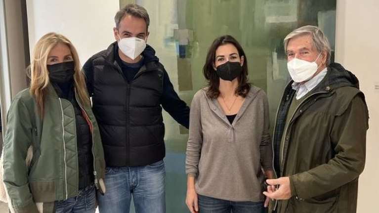 Ο Κυριάκος και η Μαρέβα Μητσοτάκη "χαλαροί" και ευδιάθετοι σε έκθεση στην Πινακοθήκη του Δήμου Αθηναίων