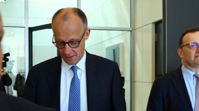 Πολιτικό χάος στη Γερμανία: Το παρασκήνιο για τους &quot;αντάρτες&quot; βουλευτές - Σε λίγη ώρα η δεύτερη ψηφοφορία για την εκλογή καγκελαρίου