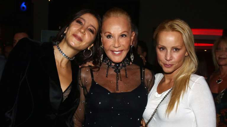 Οικονομική &quot;ανάσα&quot; για τη Μάρθα Κουτουμάνου μετά από δικαστική απόφαση - Οι δύο αδερφές οδηγήθηκαν ξανά στο δικαστήριο