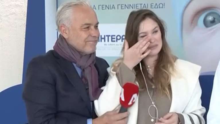 Συγκινημένη η Ανίτα Μπραντ για την πρόωρη γέννηση του γιου της: &quot;Έμεινε δυόμιση μήνες στη θερμοκοιτίδα - Γεννήθηκε 1.300 γρ.&quot;