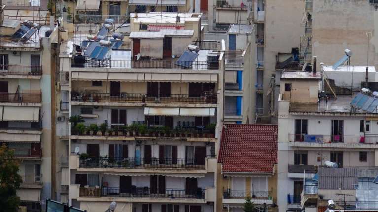 Στη Βουλή ο νέος ΕΝΦΙΑ 2022 με τους μειωμένους συντελεστές  - Δείτε τις ελαφρύνσεις ανά ζώνη