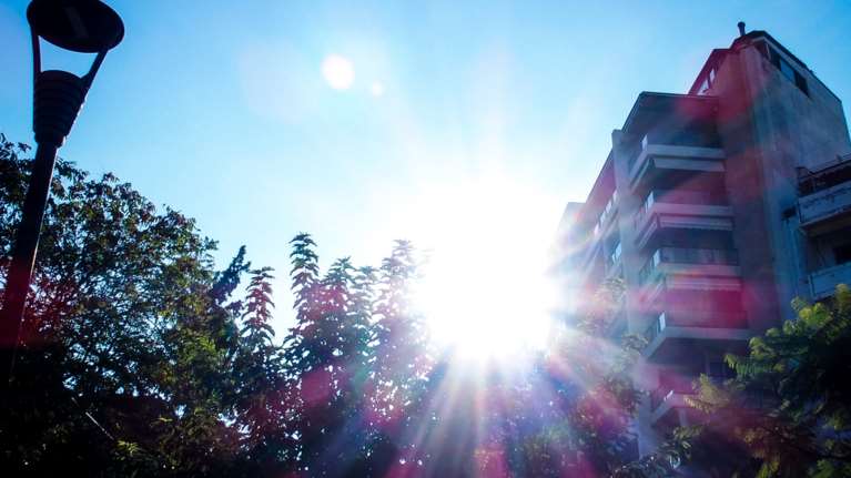 Καιρός: Ηλιοφάνεια σήμερα σε όλη τη χώρα, πού θα κυμανθεί η θερμοκρασία - Πώς θα κάνουμε παρέλαση