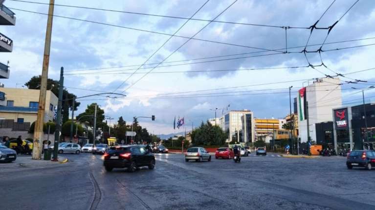 Γιγάντια σημαία της Παλαιστίνης τοποθέτησε ο Ρουβίκωνας απέναντι από την πρεσβεία του Ισραήλ