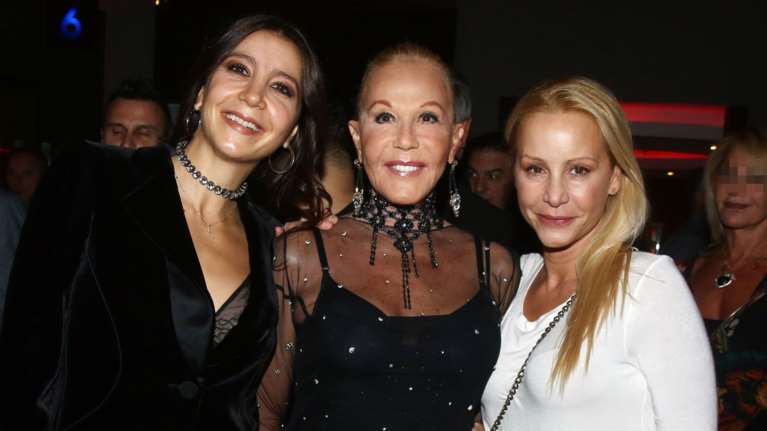 Απελπισμένη και χωρίς λεφτά η Μάρθα Κουτουμάνου: Δεν μπορεί να κάνει ανάληψη, ούτε να παίρνει τη σύνταξη του Βλάσση, ούτε να δουλέψει