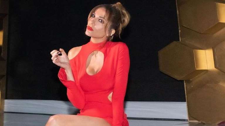 Της πάει ο έρωτας: &#39;&#39;Φωτιά&#39;&#39; στα κόκκινα η Δέσποινα Βανδή - Γονάτισε το Instagram και το twitter [εικόνες]