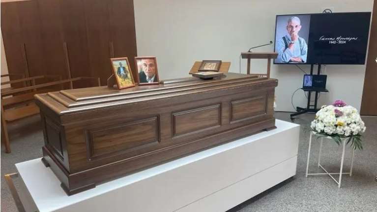 Γιάννης Μπουτάρης: Στο αποτεφρωτήριο Ριτσώνας το τελευταίο αντίο με τα αγαπημένα του τραγούδια