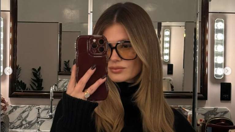 Αμαλία Κωστοπούλου: Το στιλάτο μπουφάν Prada που φόρεσε στο παγωμένο Τέξας