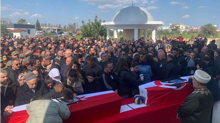 Οδύνη στις κηδείες των μαθητών από την Αμμόχωστο που σκοτώθηκαν στον σεισμό- Από τους 39 σώθηκαν μόνο τέσσερις