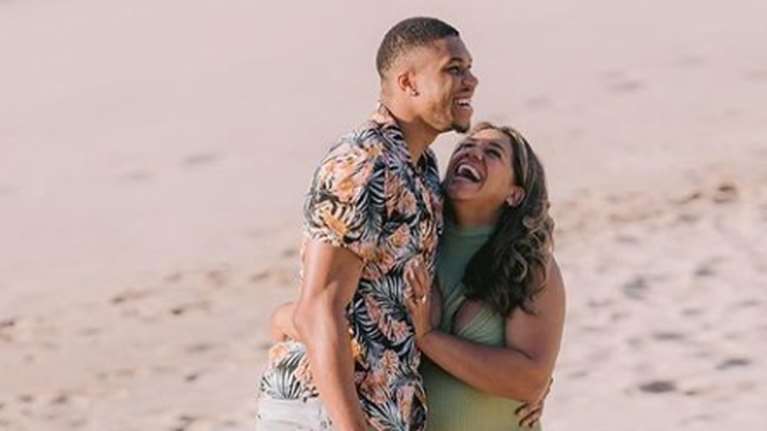 Ο διπλός γάμος του Γιάννη Αντετοκούνμπο στο Costa Navarino: Η ορθόδοξη και η καθολική τελετή στην παραλία και η ρητή απαγόρευση