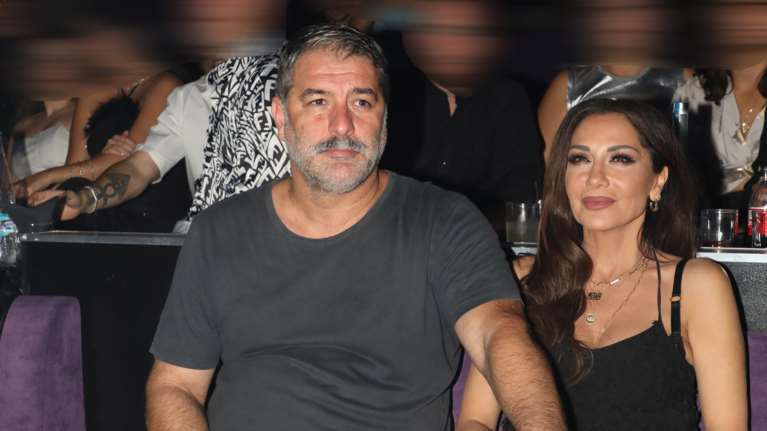 Δέσποινα Βανδή και Βασίλης Μπισμπίκης: Γιόρτασαν την Κ. Δευτέρα στο στέκι τους στου Ψυρρή