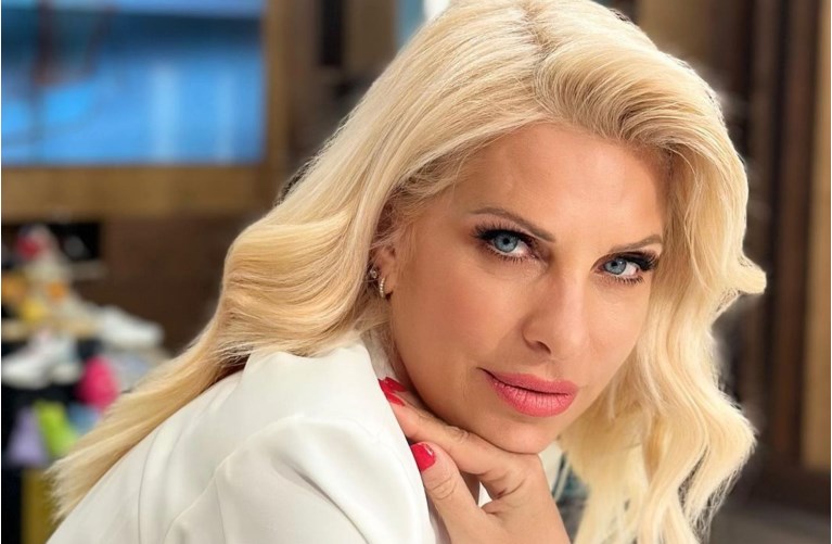 ΕΛΕΝΗ ΜΕΝΕΓΑΚΗ