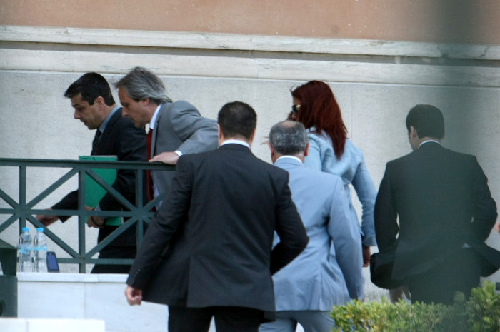 Χ.Α: Με χειροπέδες στη Βουλή