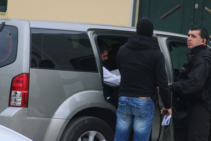 Χ.Α: Με χειροπέδες στη Βουλή - εικόνα 5