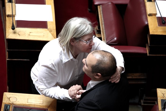 Χ.Α: Με χειροπέδες στη Βουλή - εικόνα 3