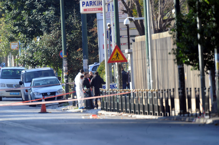 "Μιλούν" οι κάμερες για την επίθεση στο σπίτι του γερμανού πρέσβη - εικόνα 3