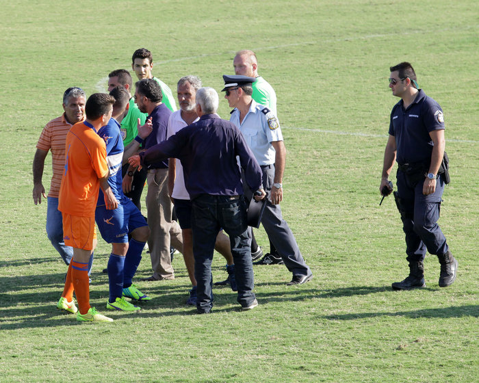 Κρήτη: Σε κρίσιμη κατάσταση ο φίλαθλος που τραυματίστηκε στο γήπεδο