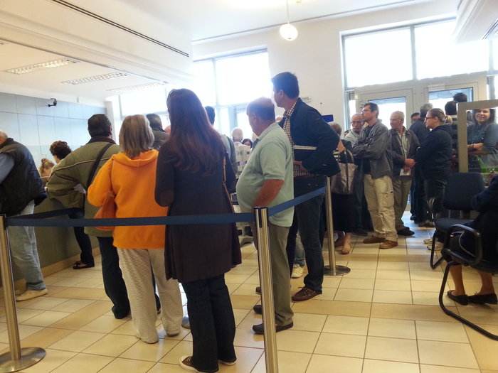 Εκπνέει η προθεσμία για πληρωμή του ΕΝΦΙΑ - Ουρές στις τράπεζες