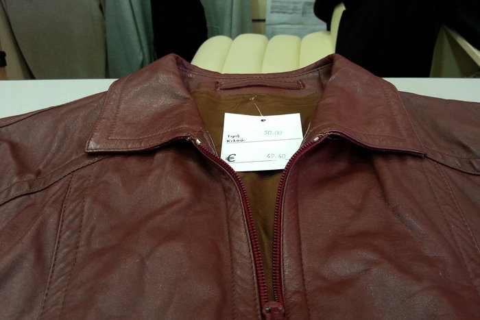 To... trend της κρίσης στην Αθήνα: Ρούχα με το κιλό - εικόνα 2