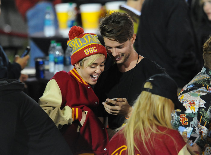 Σάιρους – Σβαρτζενέγκερ: Νέος έρωτας στην πόλη